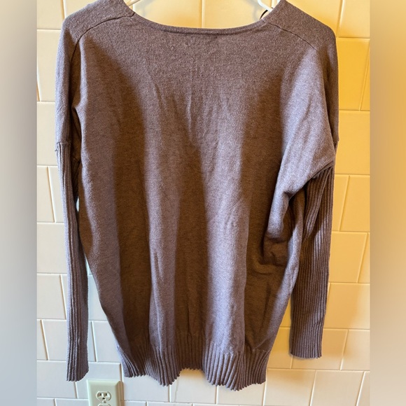 Evereve V-neck pullover sweater - Picture 3 of 4